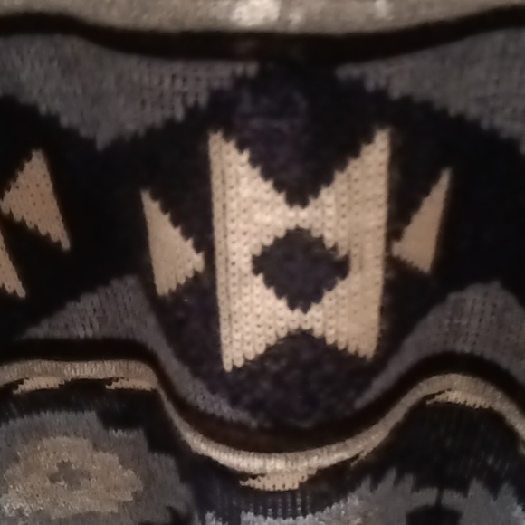 Grand KNITWEAR acrylic geometrically designed sweater w fringe trim Size Lg (14) - Picture 12 of 13